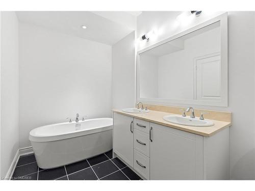 105-130 Joymar Drive, Mississauga, ON - Indoor Photo Showing Bathroom