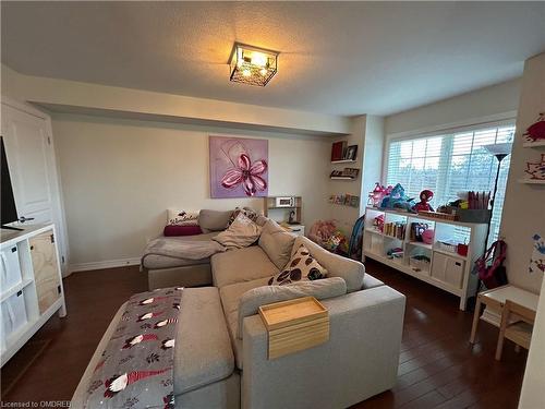 4241 Ingram Common, Burlington, ON - Indoor Photo Showing Living Room