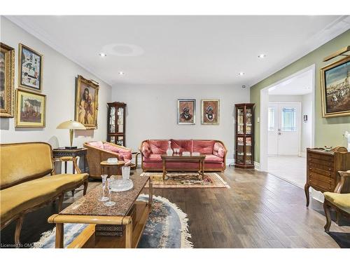 1106 Fieldstone Circle, Oakville, ON - Indoor Photo Showing Living Room