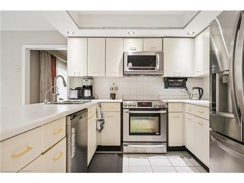 1106 Fieldstone Circle, Oakville, ON - Indoor Photo Showing Kitchen With Stainless Steel Kitchen