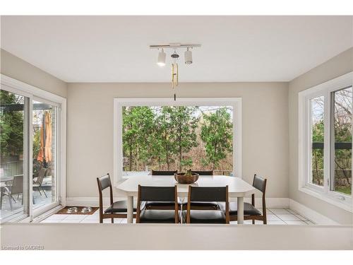 1106 Fieldstone Circle, Oakville, ON - Indoor Photo Showing Dining Room