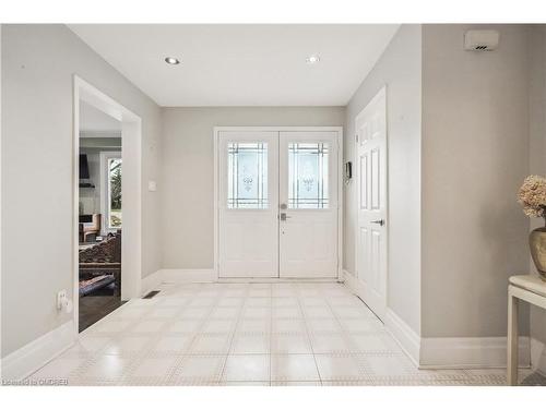 1106 Fieldstone Circle, Oakville, ON - Indoor Photo Showing Other Room