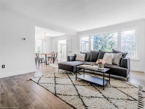 804 Shadeland Avenue, Burlington, ON - Indoor Photo Showing Living Room