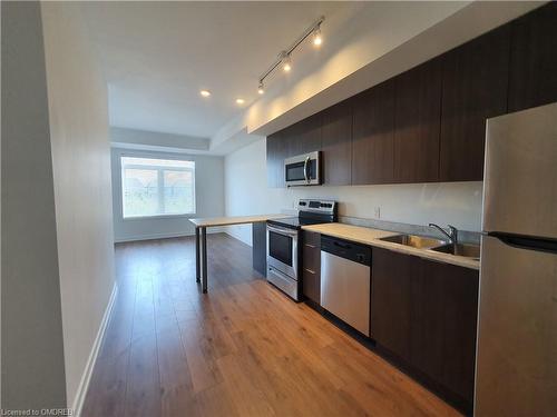 325-3078 Sixth Line, Oakville, ON - Indoor Photo Showing Kitchen With Stainless Steel Kitchen