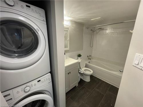 613-1512 Pilgrims Way, Oakville, ON - Indoor Photo Showing Laundry Room