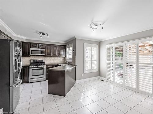 5930 Bassinger Place, Mississauga, ON - Indoor Photo Showing Kitchen