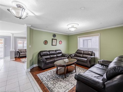 5930 Bassinger Place, Mississauga, ON - Indoor Photo Showing Living Room