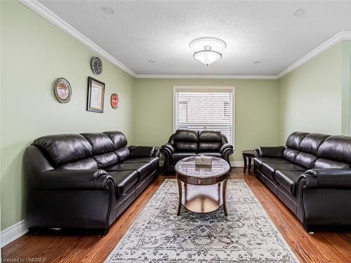 5930 Bassinger Place, Mississauga, ON - Indoor Photo Showing Living Room