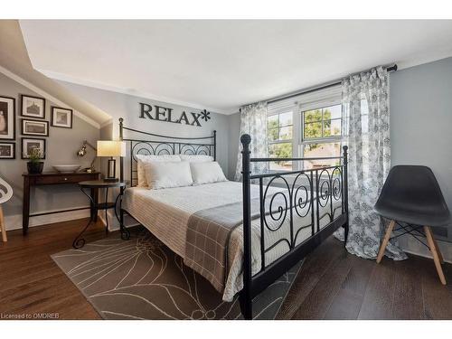 28 Grove Street, Hamilton, ON - Indoor Photo Showing Bedroom