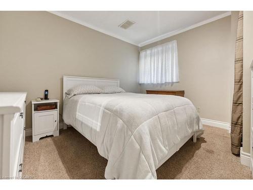 28 Grove Street, Hamilton, ON - Indoor Photo Showing Bedroom