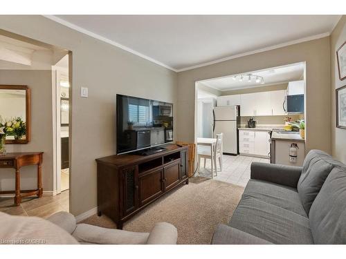 28 Grove Street, Hamilton, ON - Indoor Photo Showing Living Room