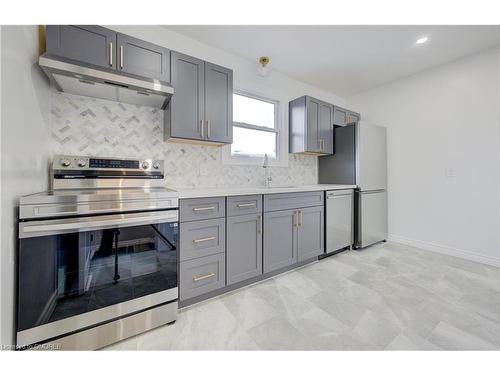 196 Queensdale Avenue E, Hamilton, ON - Indoor Photo Showing Kitchen