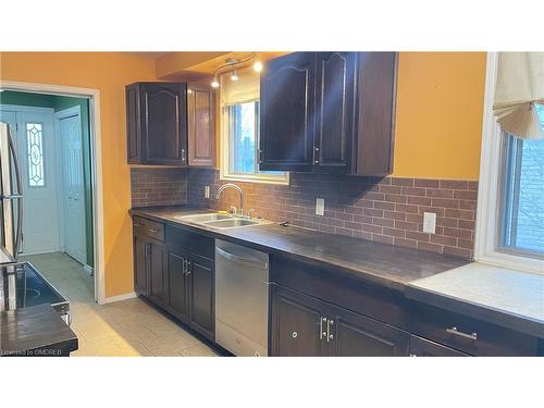 625 Pimlico Place, Kingston, ON - Indoor Photo Showing Kitchen With Double Sink