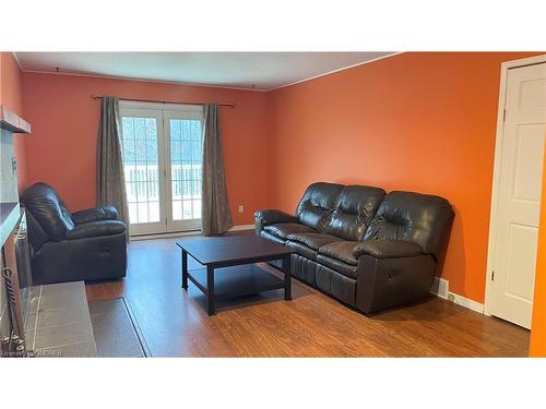 625 Pimlico Place, Kingston, ON - Indoor Photo Showing Living Room