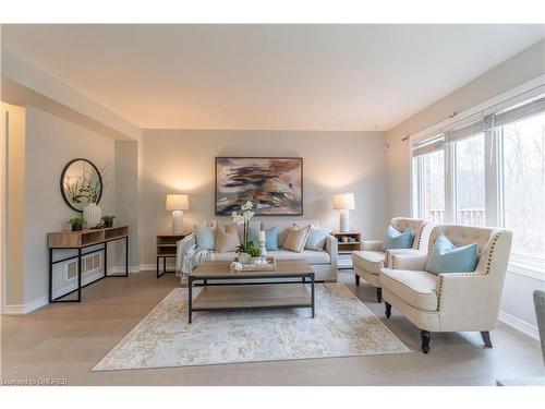 84 Haney Drive, Thorold, ON - Indoor Photo Showing Living Room