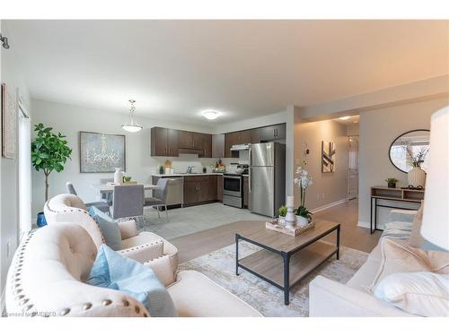 84 Haney Drive, Thorold, ON - Indoor Photo Showing Living Room