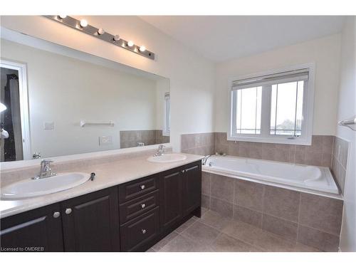 220 Mclaughlin Avenue, Milton, ON - Indoor Photo Showing Bathroom