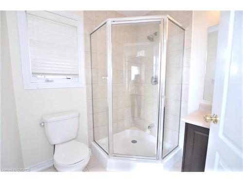 220 Mclaughlin Avenue, Milton, ON - Indoor Photo Showing Bathroom