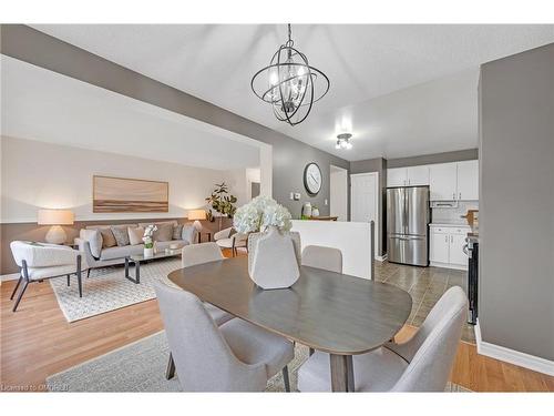 42-608 Pinedale Avenue, Burlington, ON - Indoor Photo Showing Dining Room