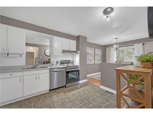 42-608 Pinedale Avenue, Burlington, ON - Indoor Photo Showing Kitchen With Double Sink