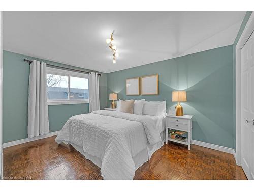 42-608 Pinedale Avenue, Burlington, ON - Indoor Photo Showing Bedroom