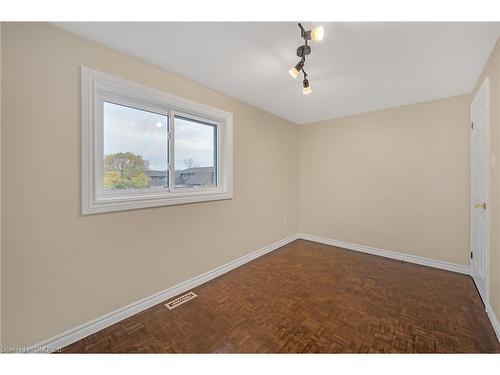 42-608 Pinedale Avenue, Burlington, ON - Indoor Photo Showing Other Room