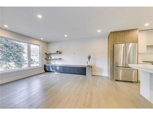 2243 Ingersoll Drive, Burlington, ON - Indoor Photo Showing Kitchen