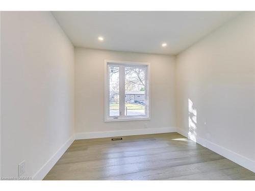 2243 Ingersoll Drive, Burlington, ON - Indoor Photo Showing Other Room