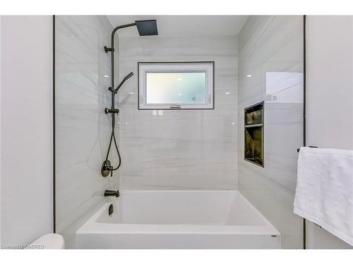 2243 Ingersoll Drive, Burlington, ON - Indoor Photo Showing Bathroom