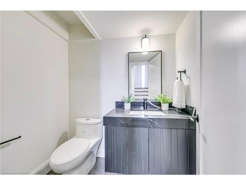 2243 Ingersoll Drive, Burlington, ON - Indoor Photo Showing Bathroom