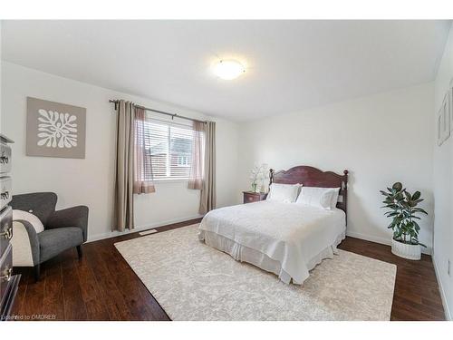 832 Shephard Place, Milton, ON - Indoor Photo Showing Bedroom