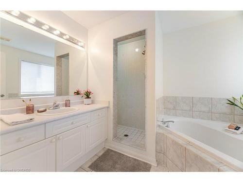 832 Shephard Place, Milton, ON - Indoor Photo Showing Bathroom