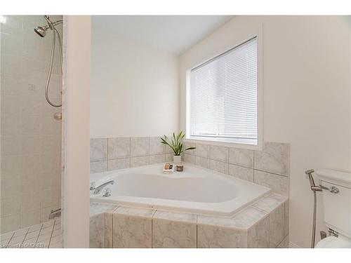 832 Shephard Place, Milton, ON - Indoor Photo Showing Bathroom