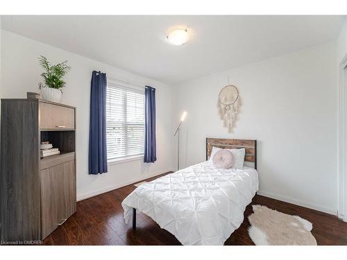 832 Shephard Place, Milton, ON - Indoor Photo Showing Bedroom