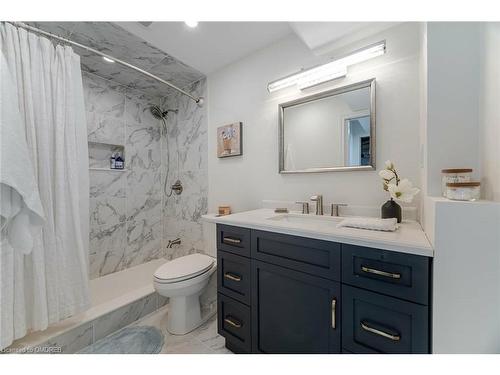 832 Shephard Place, Milton, ON - Indoor Photo Showing Bathroom