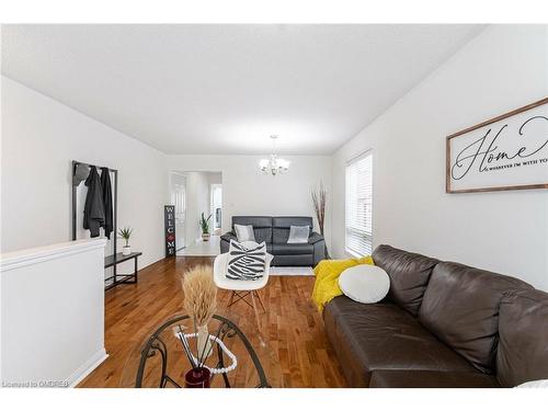 832 Shephard Place, Milton, ON - Indoor Photo Showing Living Room