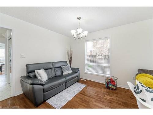 832 Shephard Place, Milton, ON - Indoor Photo Showing Living Room