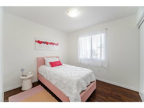 832 Shephard Place, Milton, ON - Indoor Photo Showing Bedroom