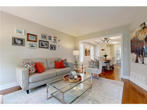 6-2215 Cleaver Avenue, Burlington, ON - Indoor Photo Showing Living Room