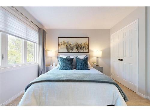 6-2215 Cleaver Avenue, Burlington, ON - Indoor Photo Showing Bedroom