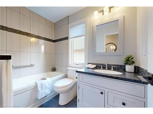 6-2215 Cleaver Avenue, Burlington, ON - Indoor Photo Showing Bathroom