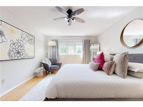 6-2215 Cleaver Avenue, Burlington, ON - Indoor Photo Showing Bedroom