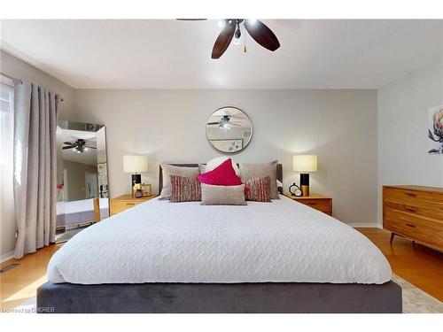 6-2215 Cleaver Avenue, Burlington, ON - Indoor Photo Showing Bedroom