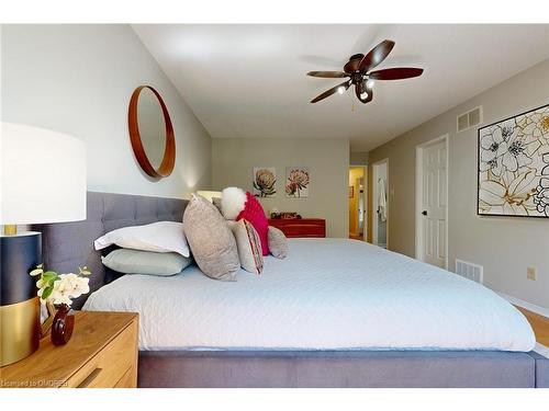 6-2215 Cleaver Avenue, Burlington, ON - Indoor Photo Showing Bedroom