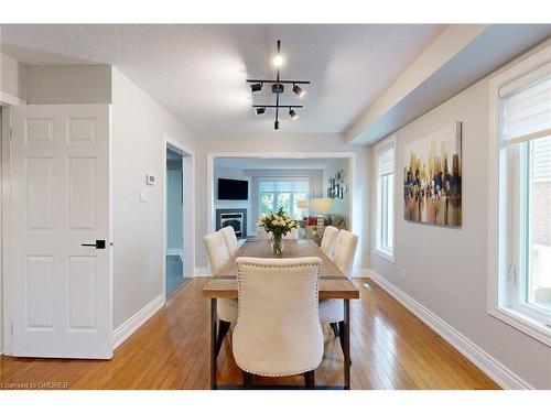 6-2215 Cleaver Avenue, Burlington, ON - Indoor Photo Showing Dining Room