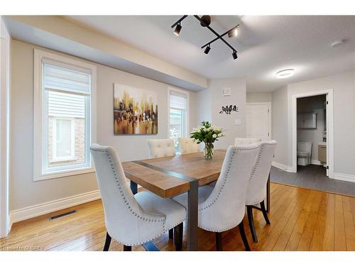 6-2215 Cleaver Avenue, Burlington, ON - Indoor Photo Showing Dining Room