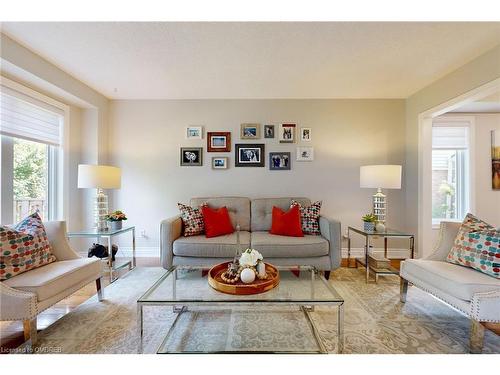 6-2215 Cleaver Avenue, Burlington, ON - Indoor Photo Showing Living Room