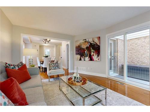 6-2215 Cleaver Avenue, Burlington, ON - Indoor Photo Showing Living Room