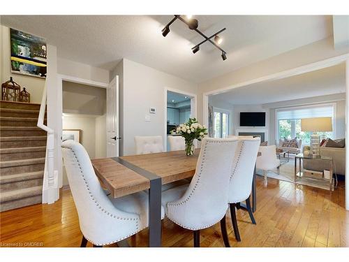 6-2215 Cleaver Avenue, Burlington, ON - Indoor Photo Showing Dining Room