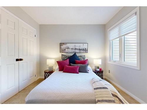 6-2215 Cleaver Avenue, Burlington, ON - Indoor Photo Showing Bedroom